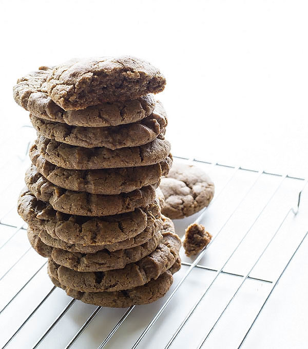 Soft peanut butter cookies made with chocolate graham crackers! 9 ingredients to the best chocolate peanut butter cookies your kids are going to flip over! We call them mud cookies around here...